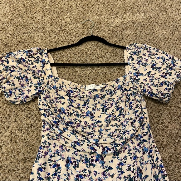 ASTR the Label SQUARE NECK BUBBLE SLEEVE DRESS IN CREAM MULTI DITSY - Picture 7 of 9